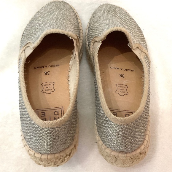 GOLD ESPADRILLE SLIP ON COMFORT SHOE SNEAKER SIZE 7.5/ 38 - Picture 8 of 16